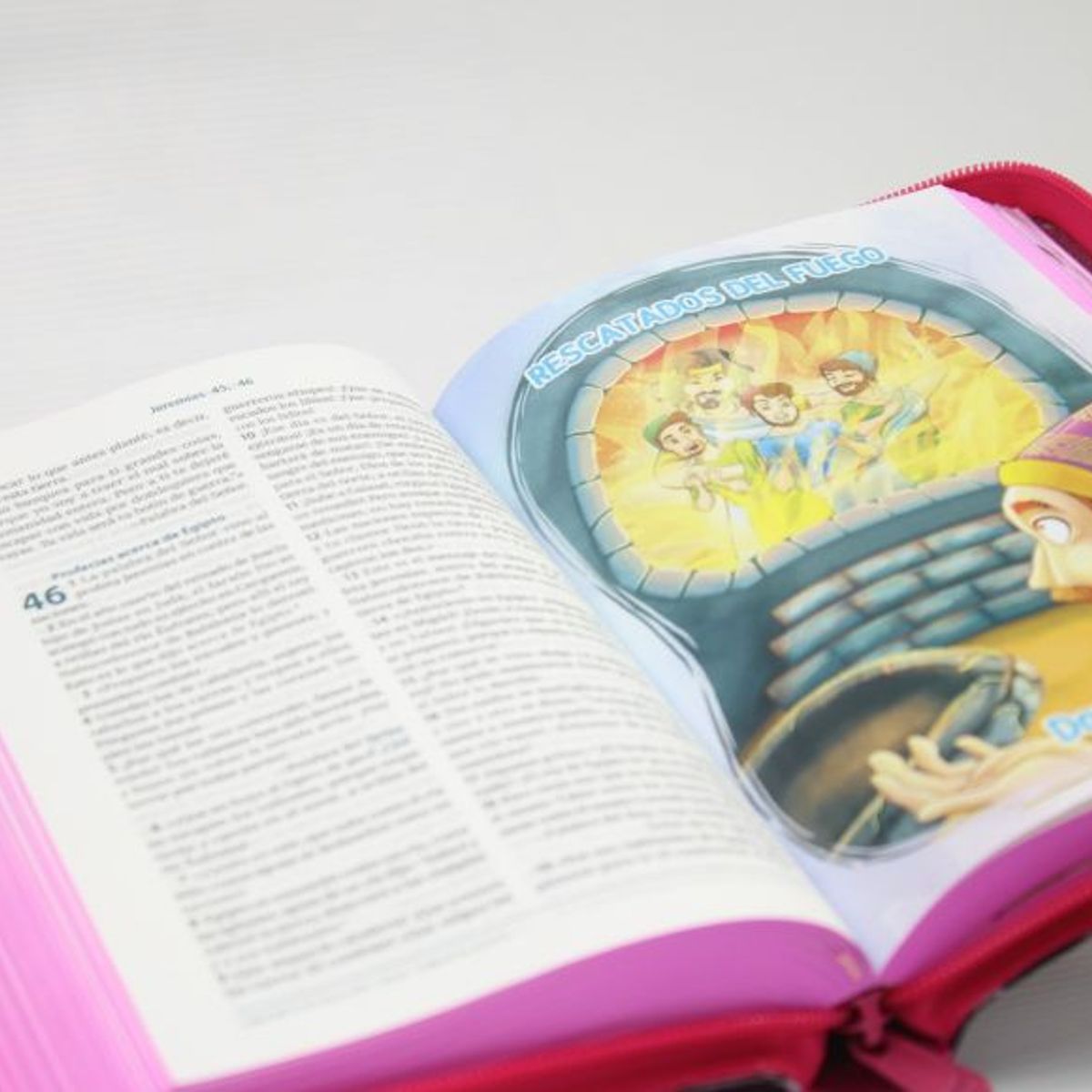 SOCIEDADES BIBLICAS UNIDAS - Biblia para niñas valientes con Jesús  RVC