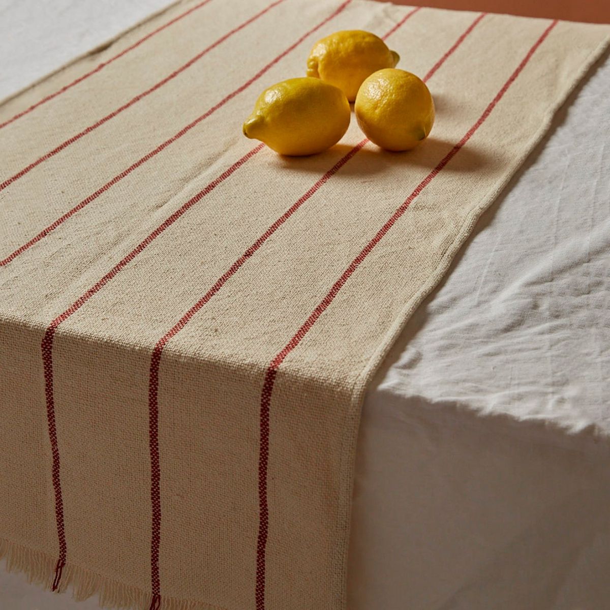 CALMA HOUSE - Camino de Mesa Ploma Rojo Calma House