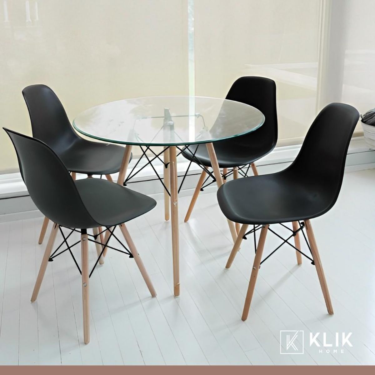 KLIK - Comedor Mesa Eames Vidrio 80cm + 4 Sillas Eames Negras KLIK