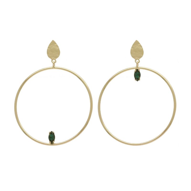 VICTORIA CRUZ - Par de Aros largos círculo esmeralda bañados en oro