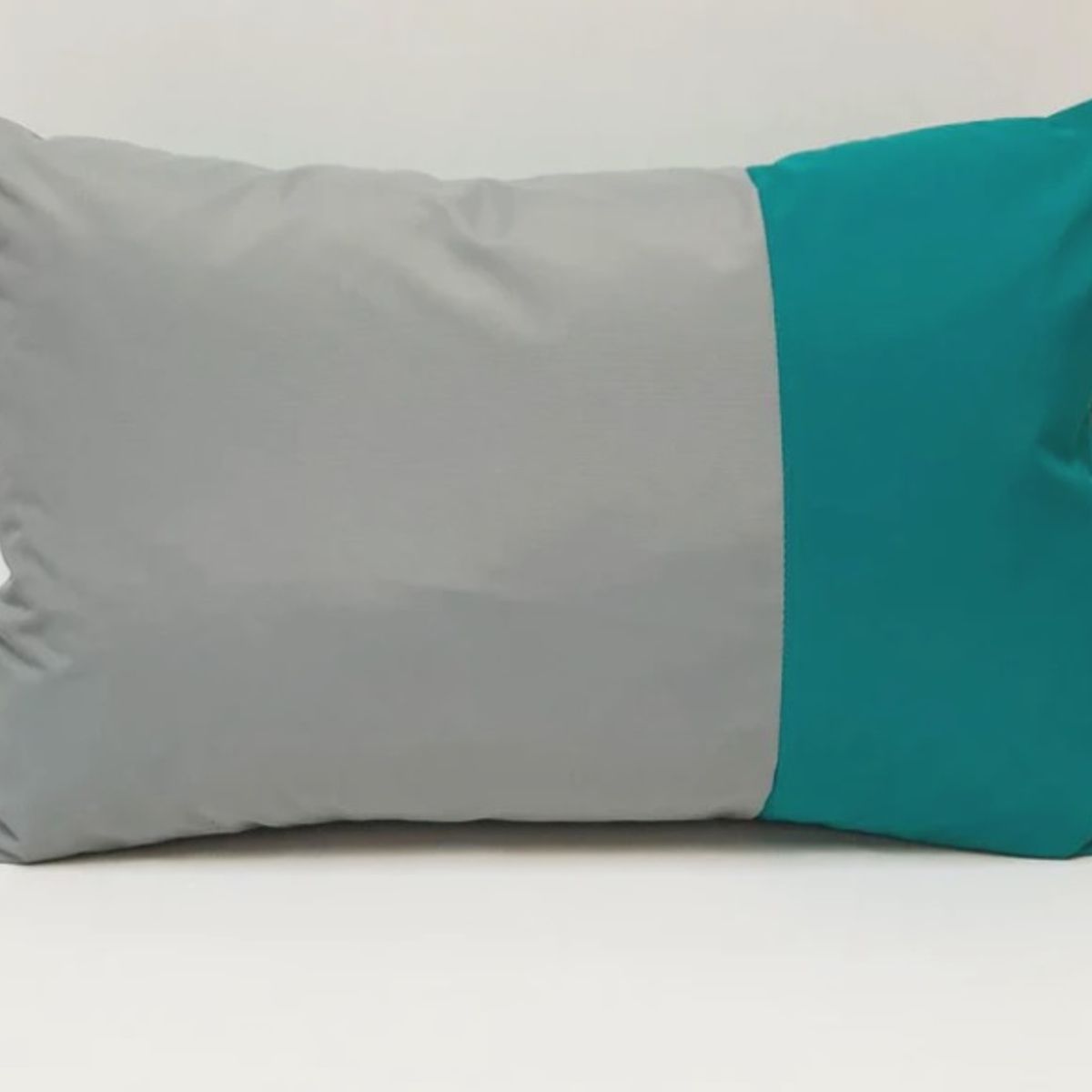 INES JOHNSON - Cojín 50x33cm impermeable gris turquesa Inés Johnson Mimbral