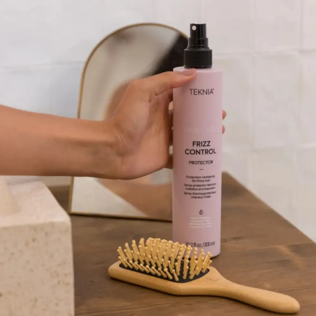 LAKME - Spray protector térmico Lakme Teknia Frizz Control 300ml