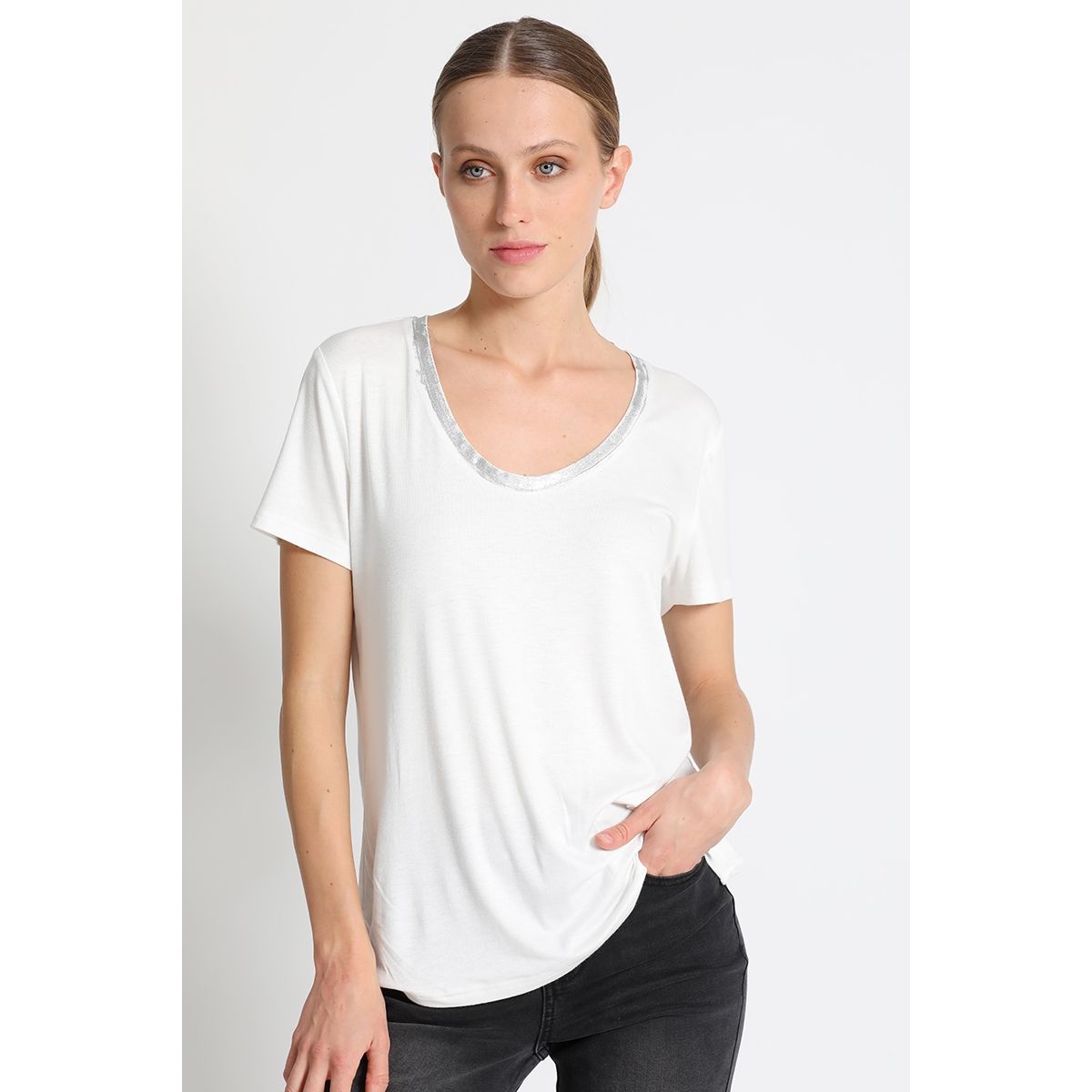 LIOLA - Polera Detalle Cuello Blanco Liola