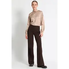 LIOLA - Pantalón Flare Liso Chocolate