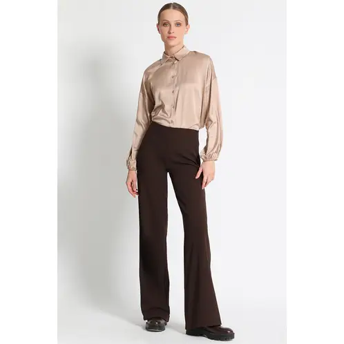 LIOLA - Pantalón Flare Liso Chocolate