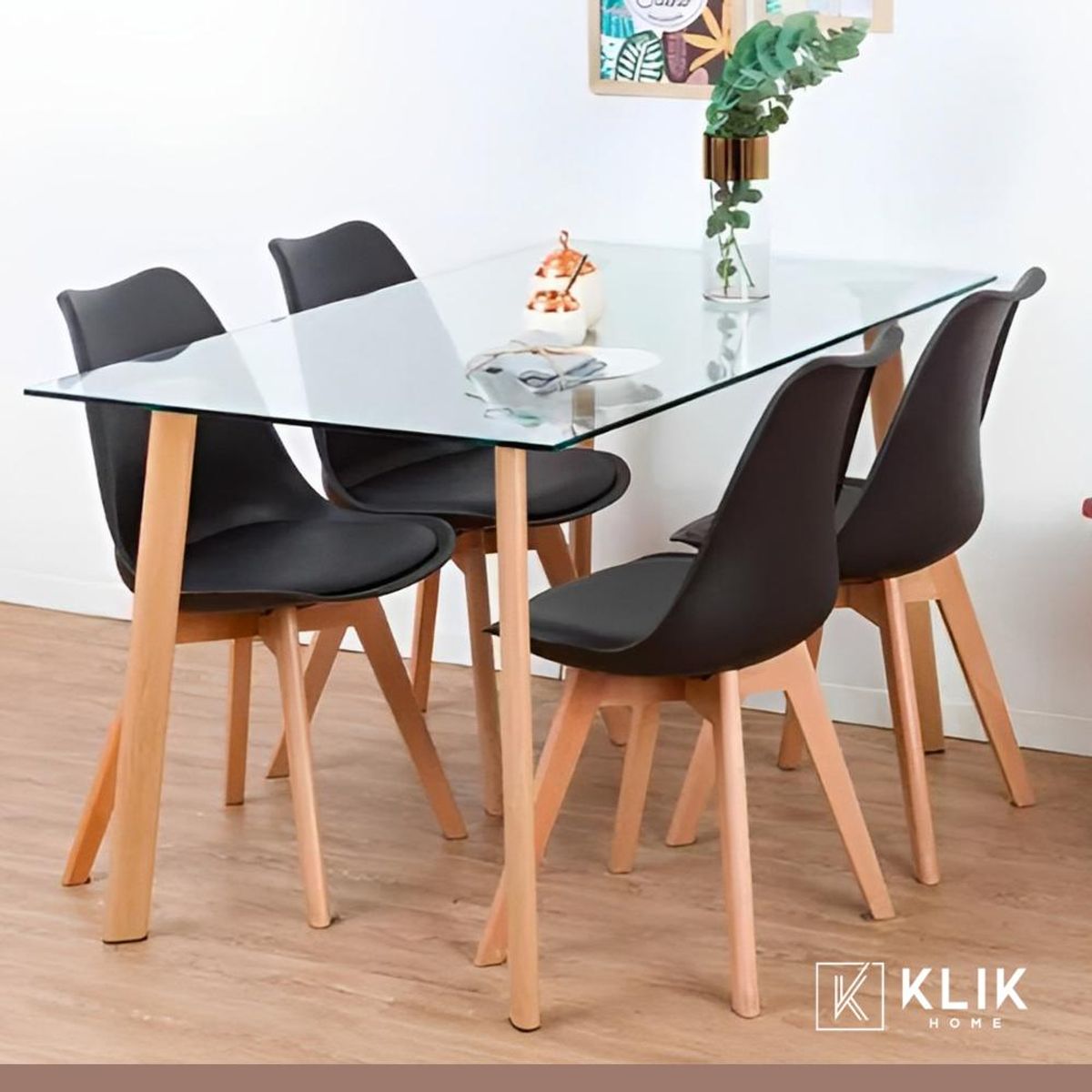 KLIK - Comedor Mesa de Vidrio Nórdica 140x90 cm + 4 Sillas Tulip Negras KLIK