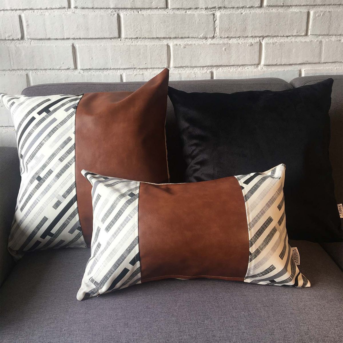 ELIZABETH PEPER - COJIN DECORATIVO ECOCUERO GRIS Y BEIGE 50X30 RELLENO.