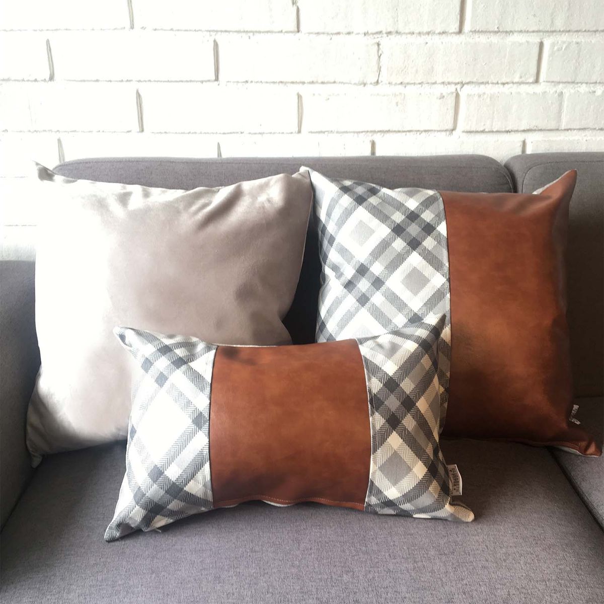 ELIZABETH PEPER - COJIN DECORATIVO ECOCUERO GRIS Y CAFE 50X30 RELLENO.