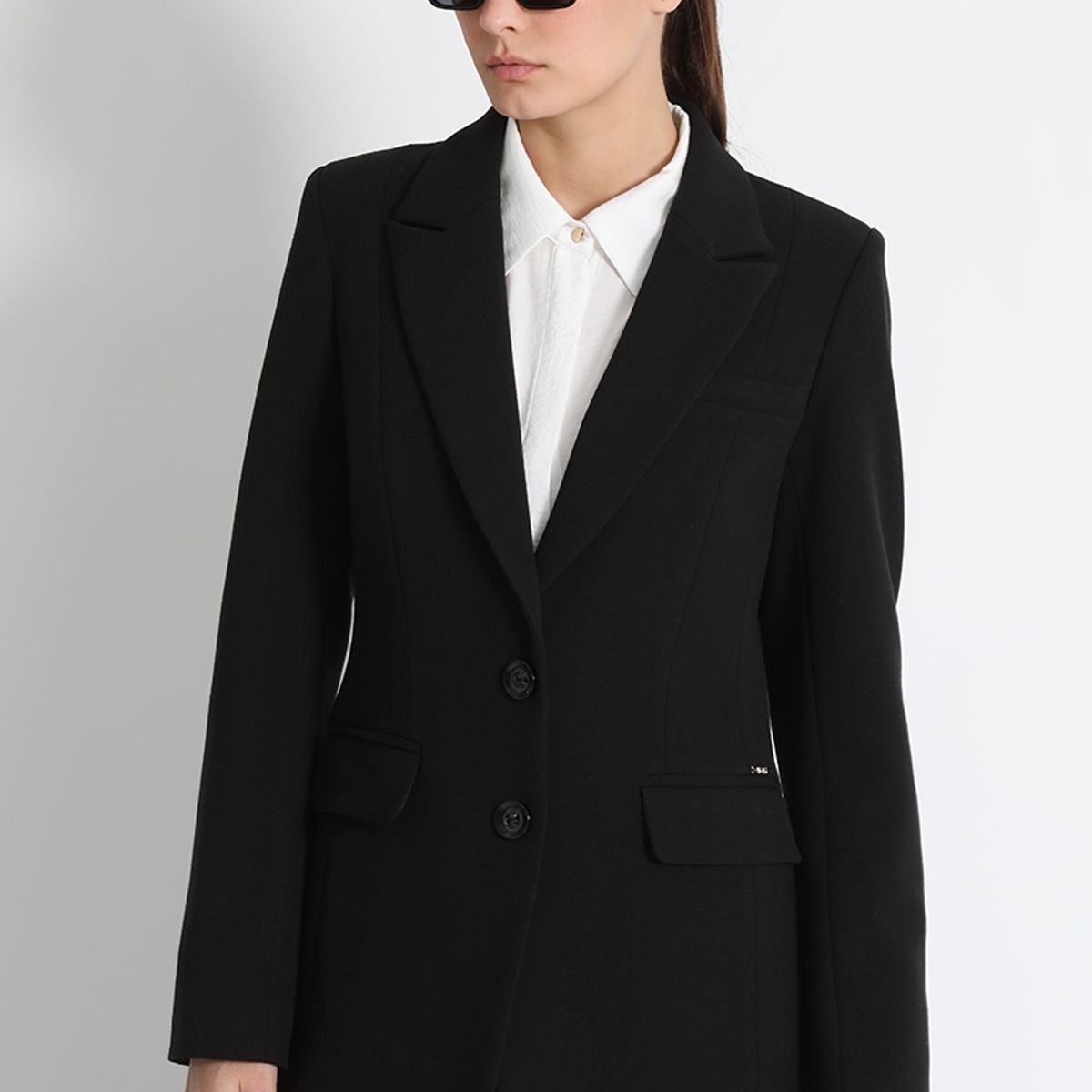 LIOLA - Blazer Entallado Mujer Negro Liola