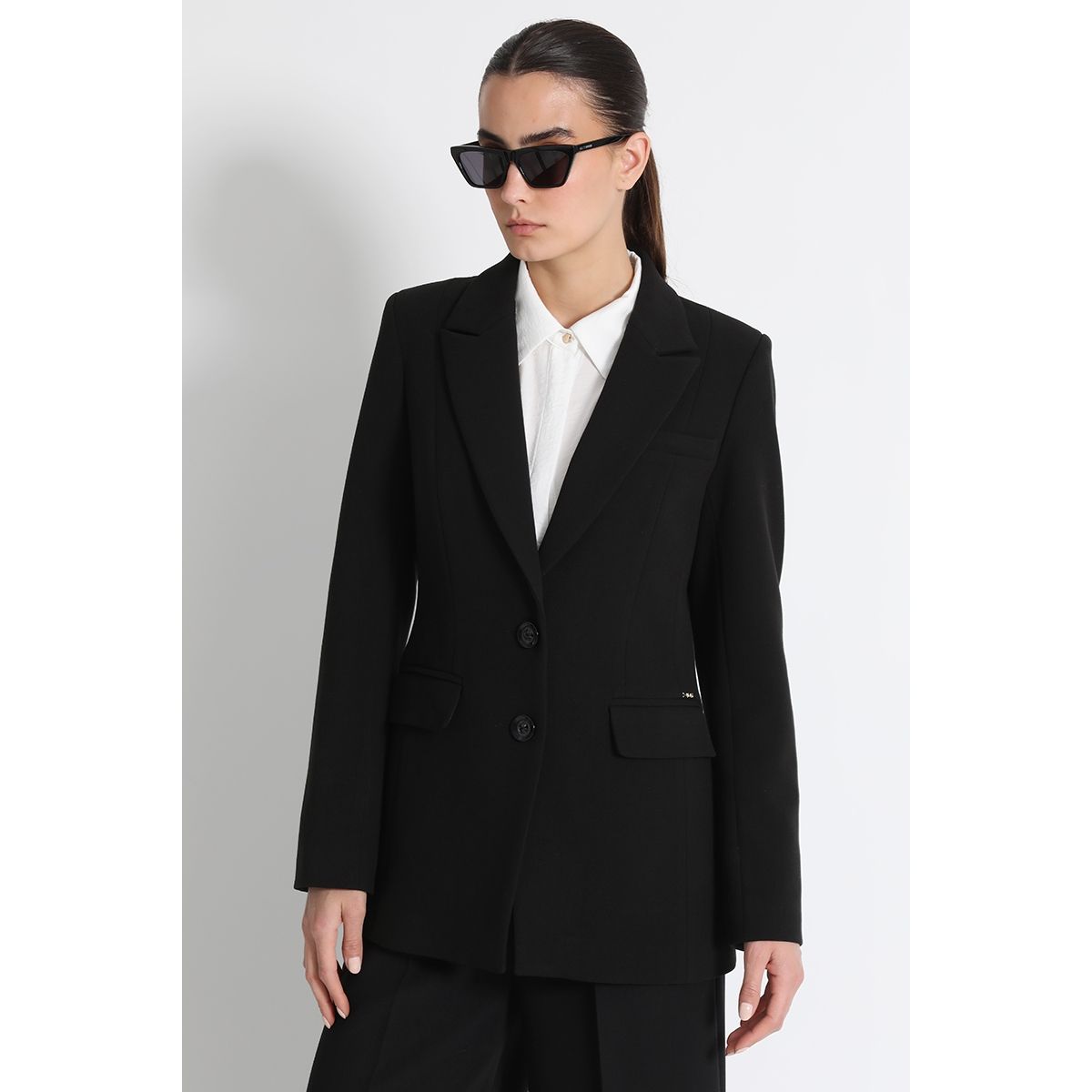 LIOLA - Blazer Entallado Mujer Negro Liola