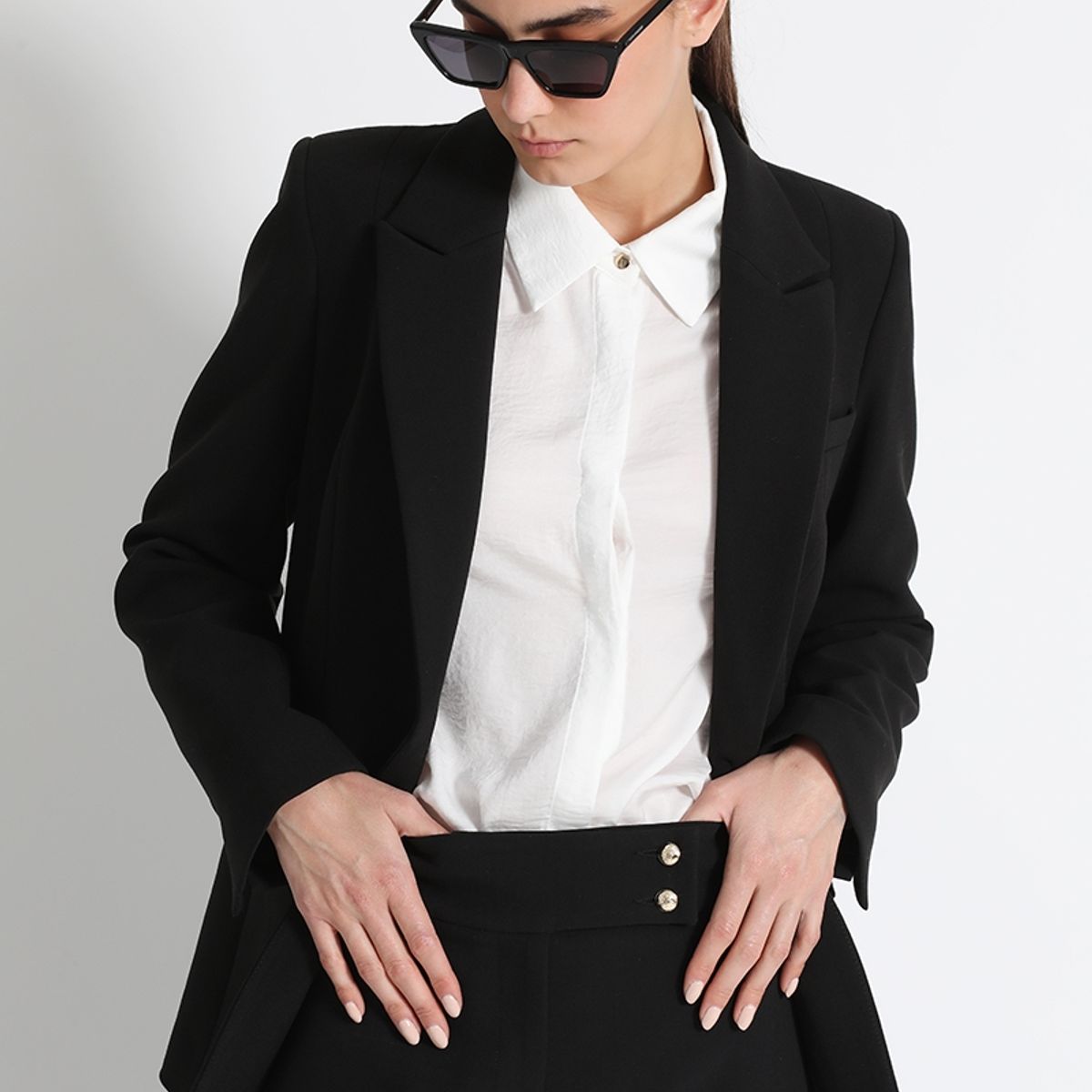 LIOLA - Blazer Entallado Mujer Negro Liola