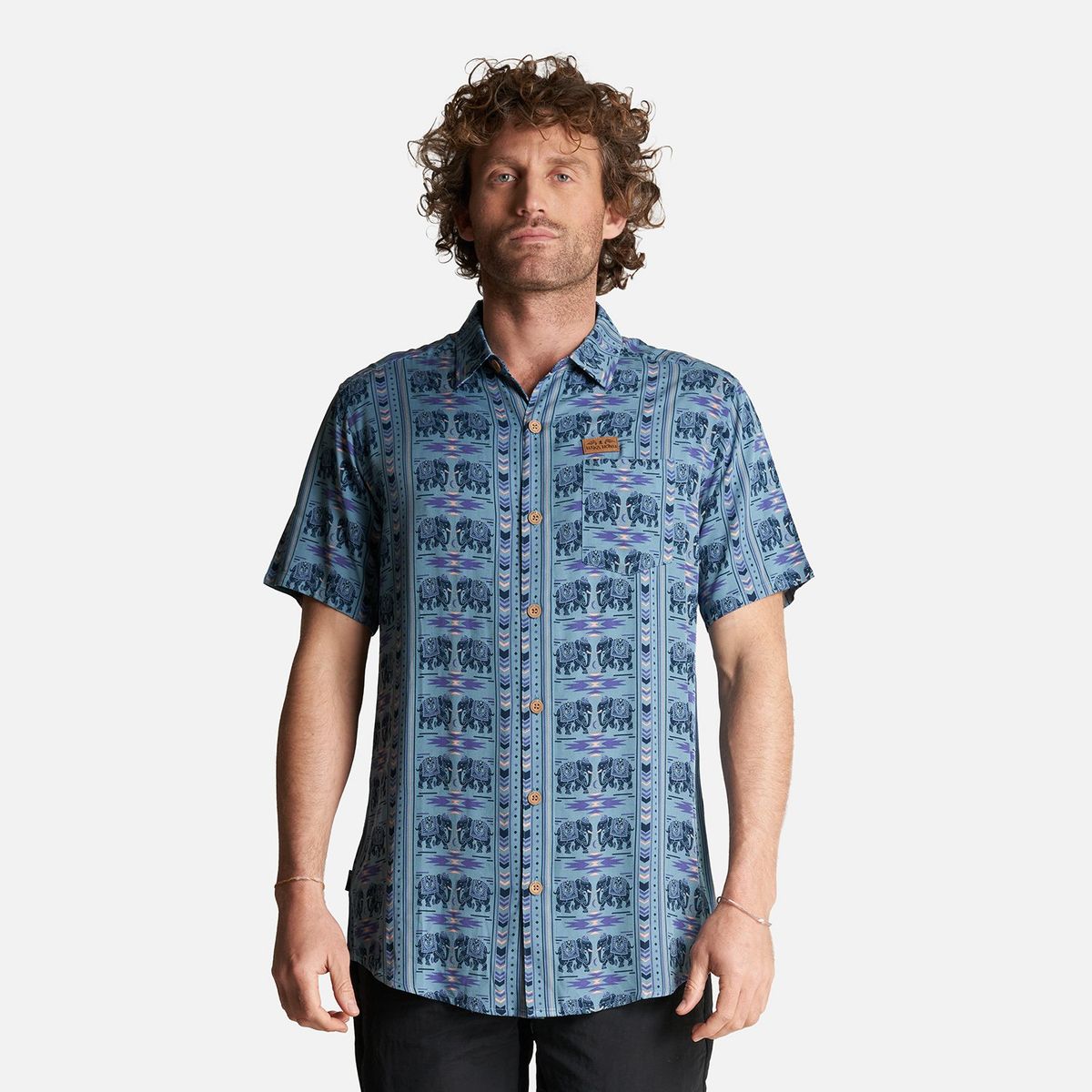 HAKA HONU - Camisa Hombre Good Karma Full Print Celeste Haka Honu
