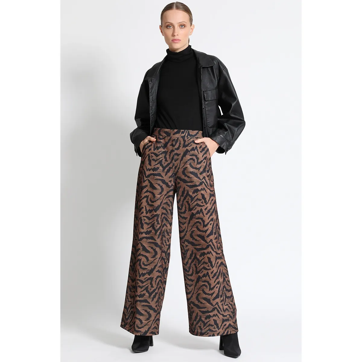 LIOLA - Pantalón Ancho Estampado Café Liola