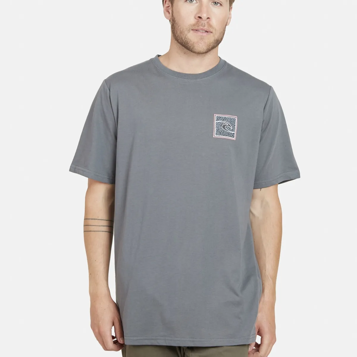 RIP CURL - Polera RC THE CRACKLED Hombre Gris Oscuro Rip Curl