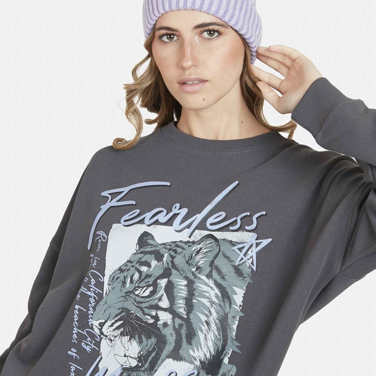 MAUI AND SONS - Poleron FEARLESS TIGGER CREW Mujer Gris Maui and Sons