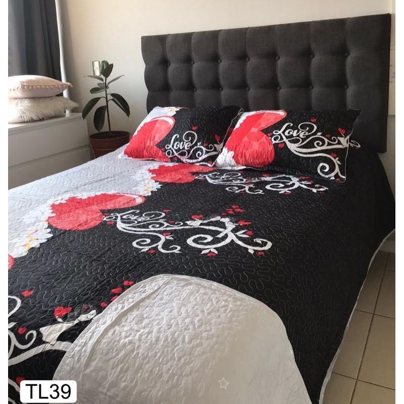 TODOHOGAR SANTIAGO DE CHILE - Cubrecama diseño estampado tl39 2P corazon rojo fondo negro