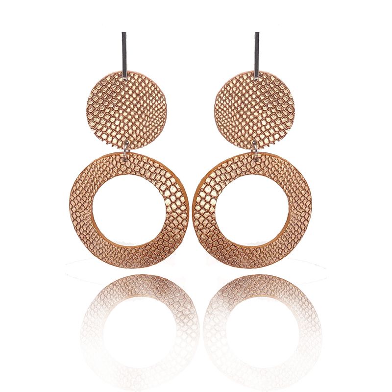 JARDIN DEL ESTE - Aros mujer cuero argollas cascabel cobre  Jardín del Este.