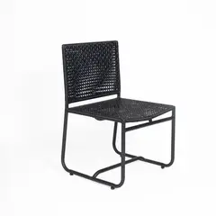 ROCA NEGRA - Silla Murta color negro con tejido de rattan y base de aluminio