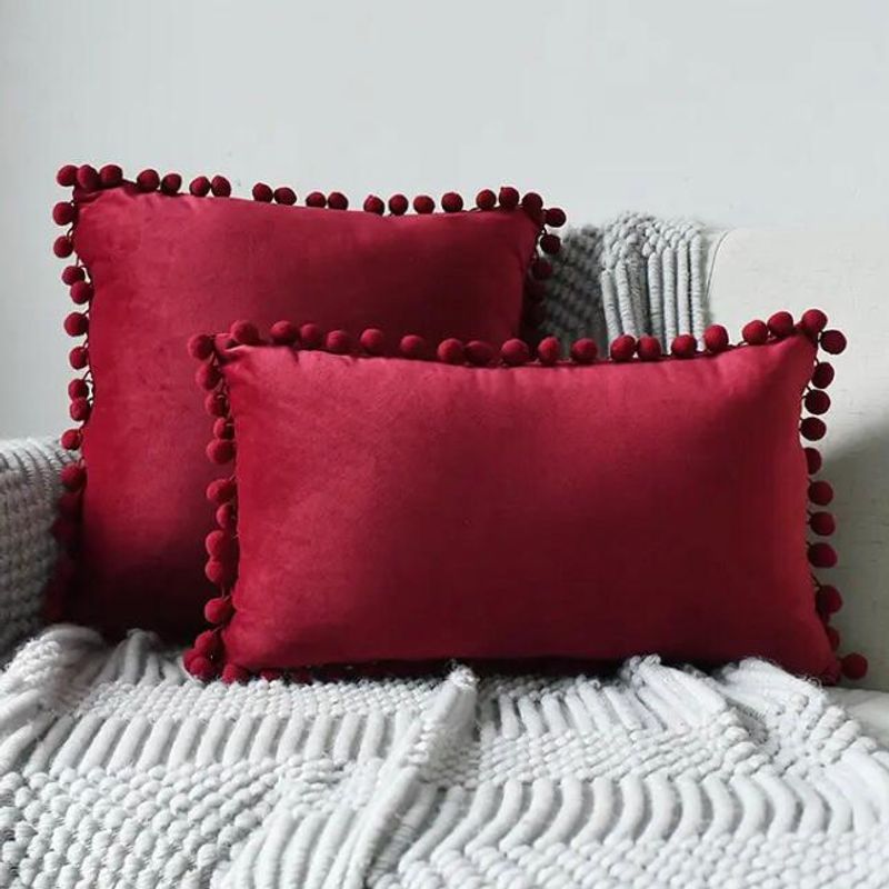 TODOHOGAR SANTIAGO DE CHILE - Cojín de terciopelo con pompones rojo 45x45