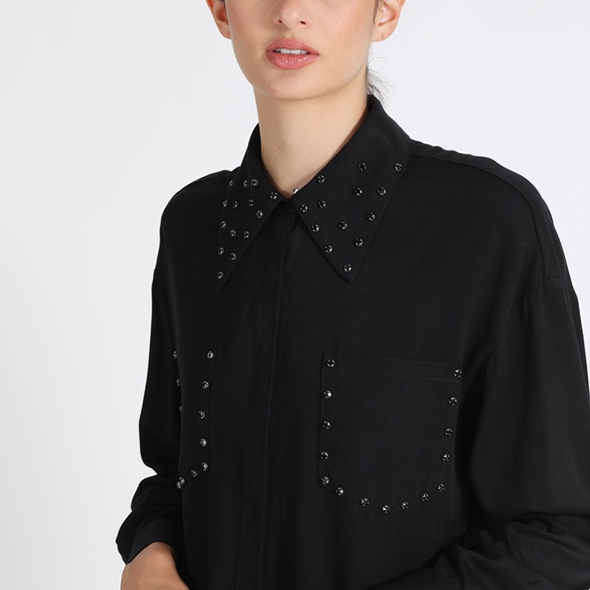 LIOLA - Blusa Camisero Básica Negra Liola
