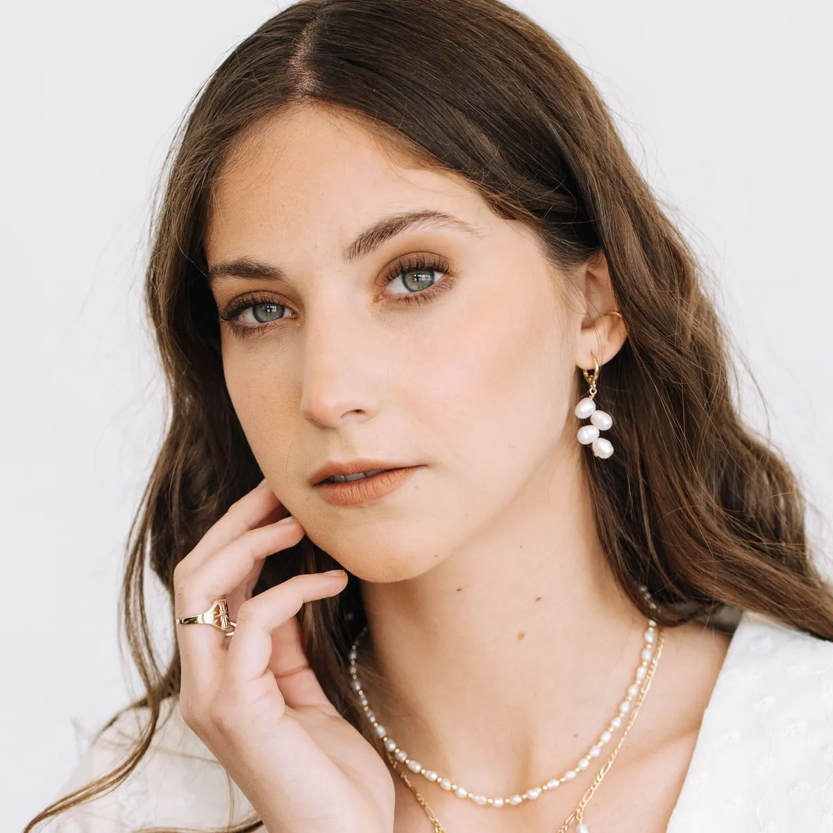 TULIPA - Aros Argollas Bañadas En Oro Perlas Naturales