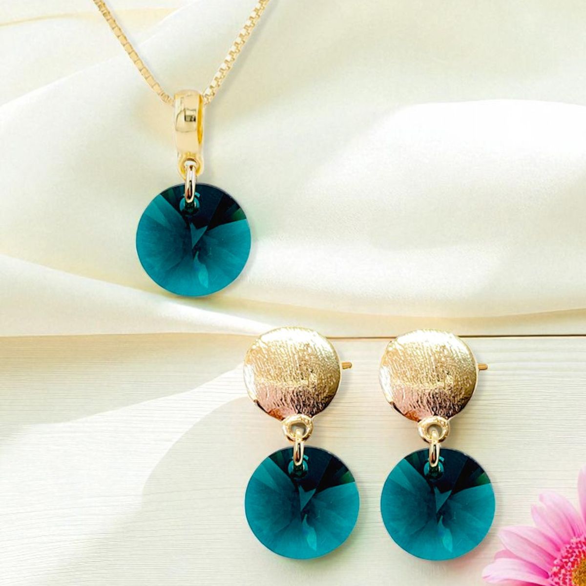 JOYAS MONTERO - Conjunto Amelia Gold 24K creado con cristales de Swarovski® Emerald