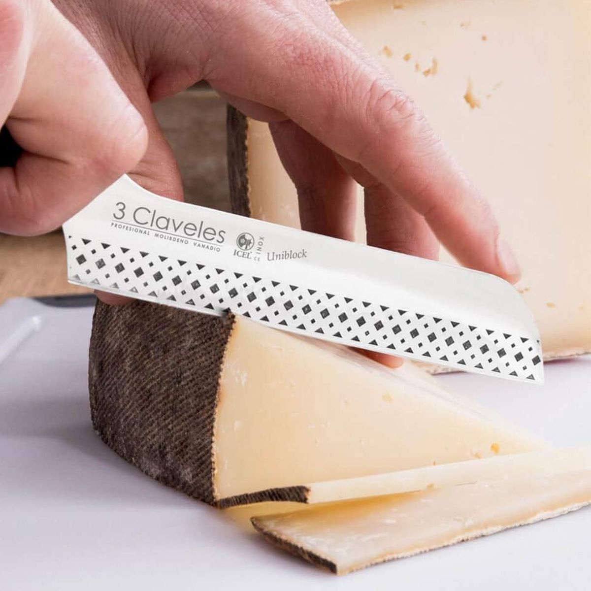 3 CLAVELES - Cuchillo Queso 12 Cm