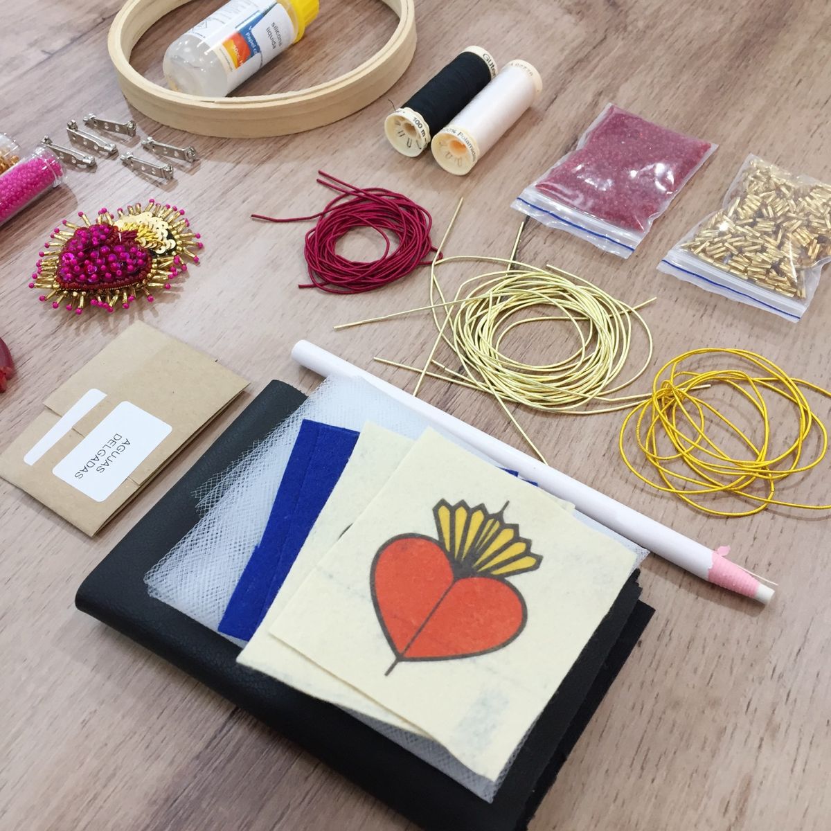 MARTIN BORDADOR - Kit Pedrería Corazon fucsia clase online