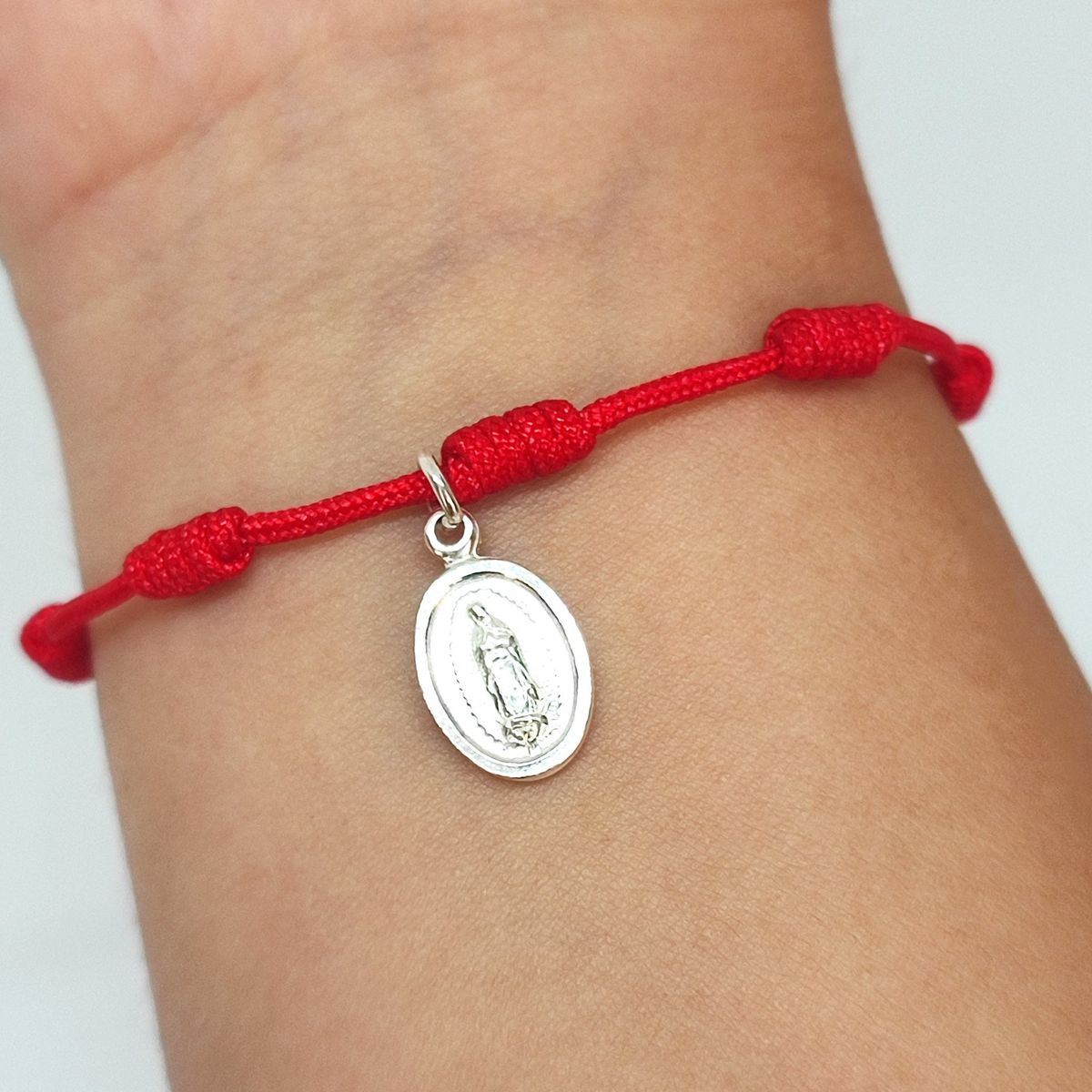 COGGIOLA - Pulsera Virgen De Guadalupe Cordón Rojo Plata Fina 925
