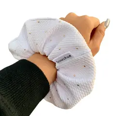 SCRUNCHIES - Scrunchie sofia blanco con tachas doradas