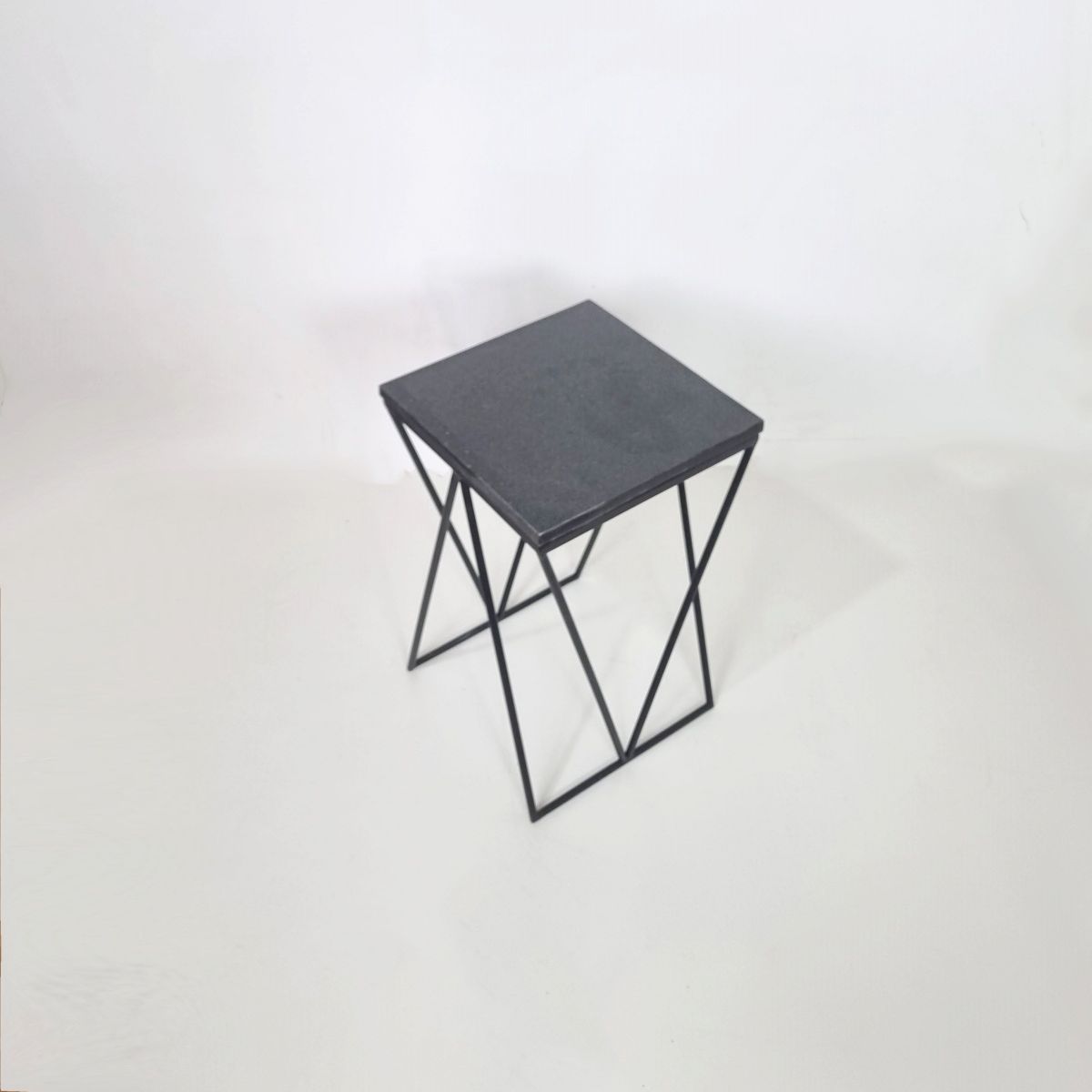 GENERICO - Mesa lateral MLF04 base negra cubierta negra