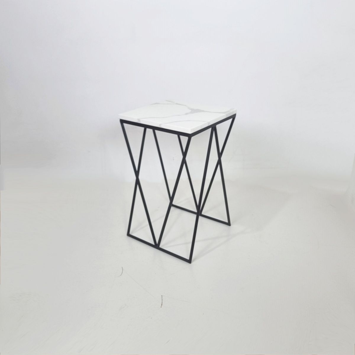 GENERICO - Mesa lateral MLF04 Base Negra cubierta blanco