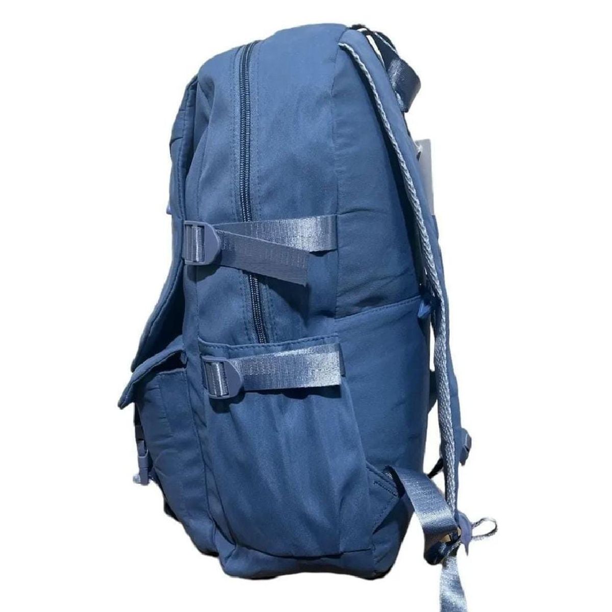 GENERICO - MOCHILA URBANA JUVENIL CON INSIGNIAS