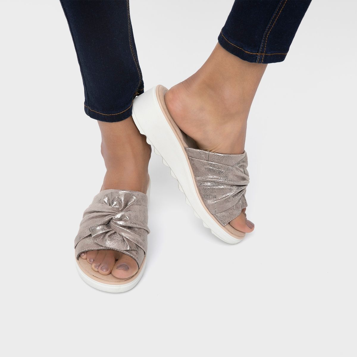 CLARKS - Sandalia Mujer Gris
