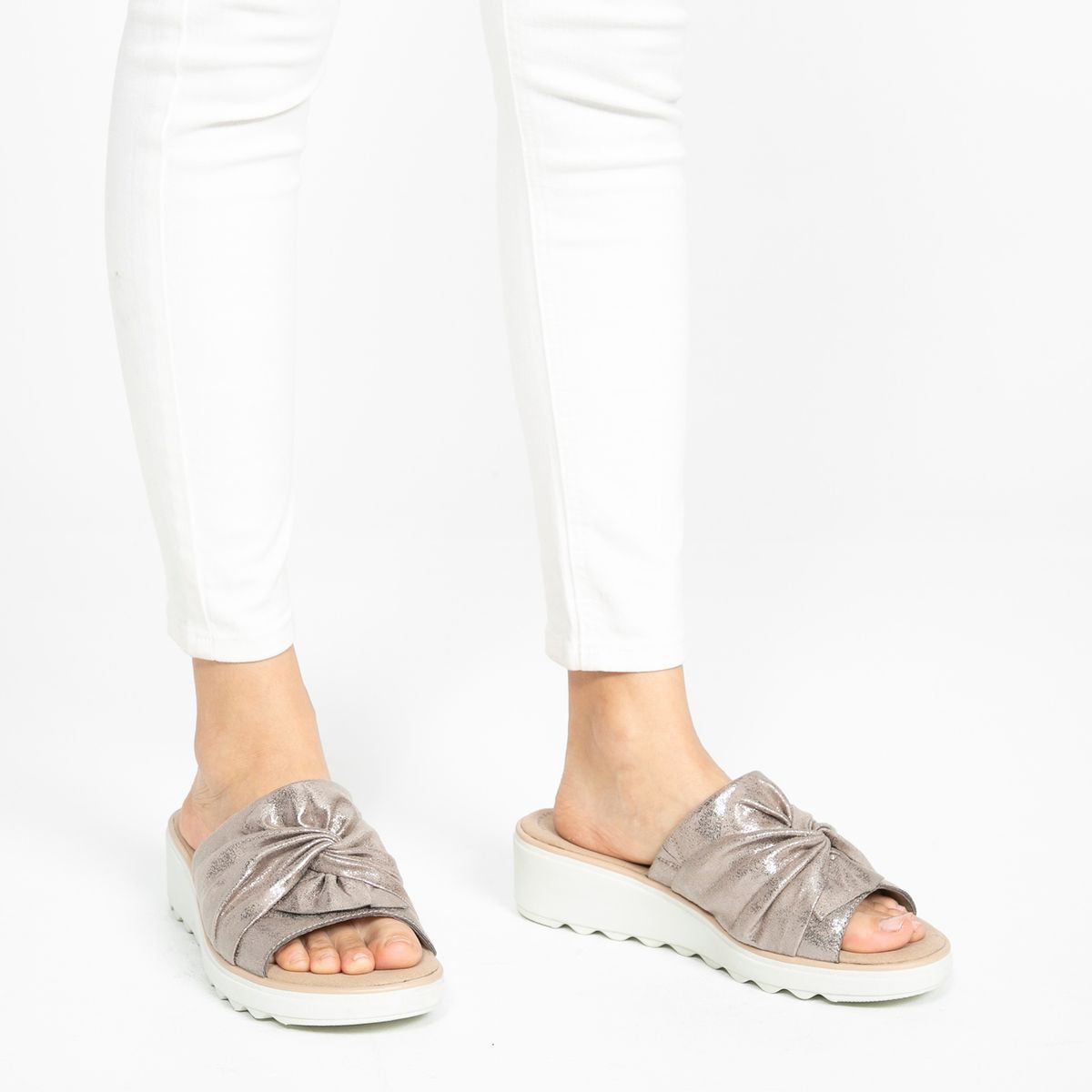 CLARKS - Sandalia Mujer Gris