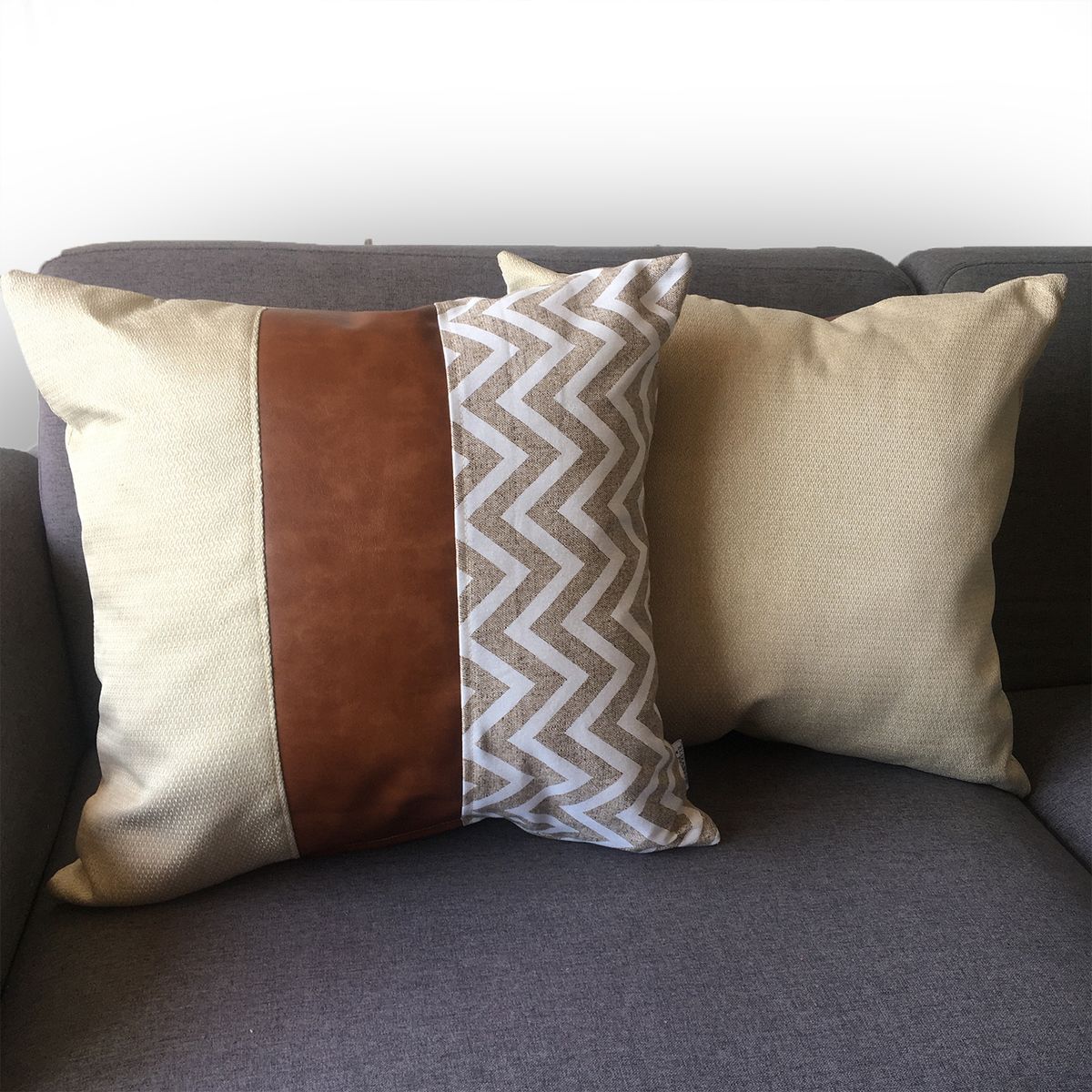 ELIZABETH PEPER - Funda Cojin Decorativo EcoCuero ZigZag Crema y Blanco 45x45.…