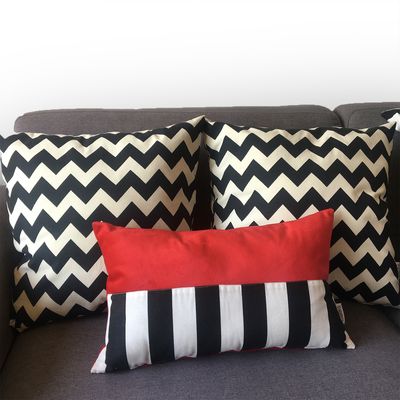 Imagen 2 del producto Funda Cojin Decorativo diseño Rojo Rayas Blanco y Negro 50x30.