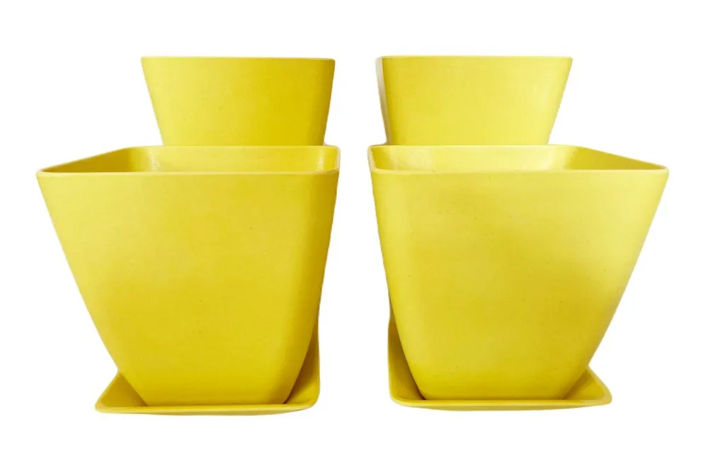 SET DE 4 MACETAS BIODEGRADABLES CON PLATO CUADRADO AMARILLO