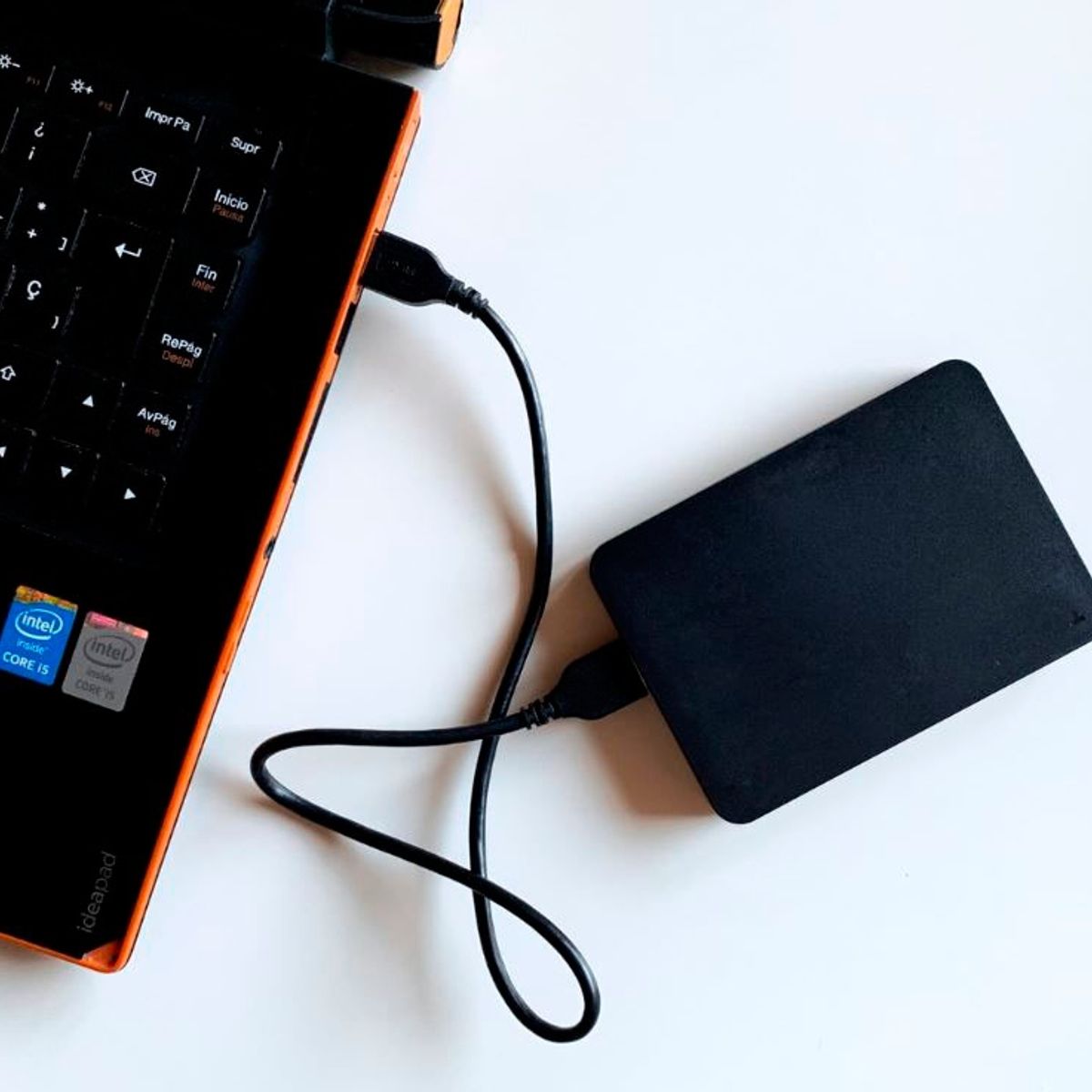 HITACHI - Disco Duro Externo Reacondicionado de 500 GB