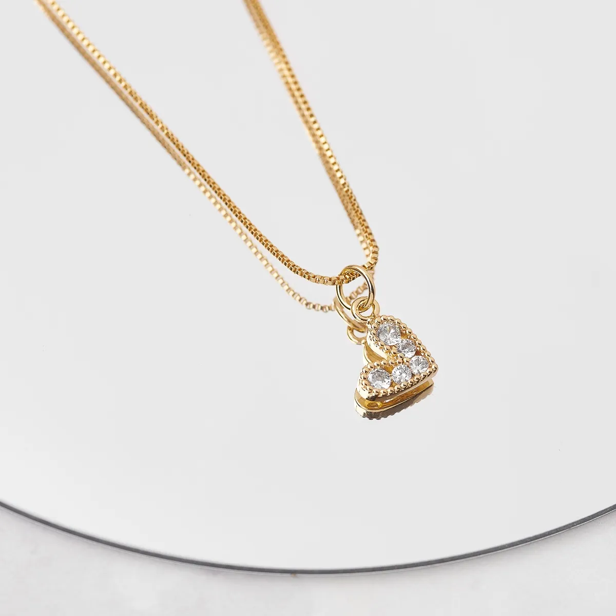 BY LAS CAYETANAS - Collar Corazón gold con microcristales blancos