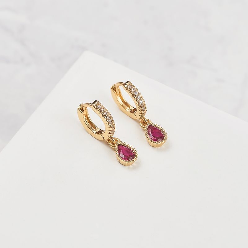 BY LAS CAYETANAS - Aros Argollas FRIDA con gota fucsia bañados en Oro 18k