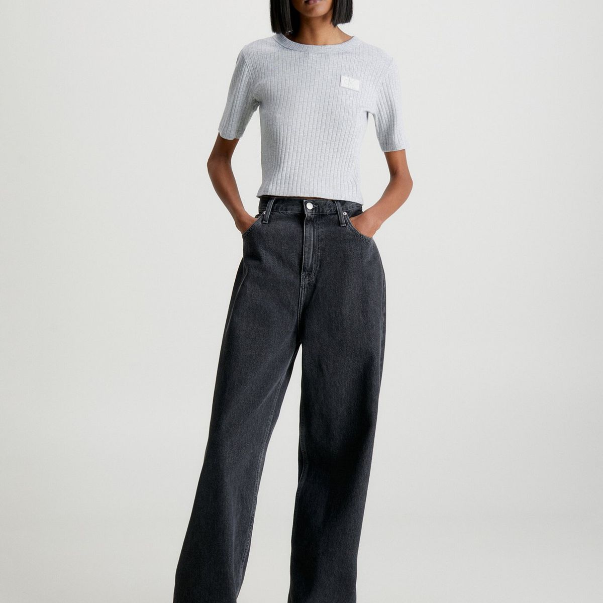 CALVIN KLEIN - Polera Badge Slim Rib Short Gris Calvin Klein