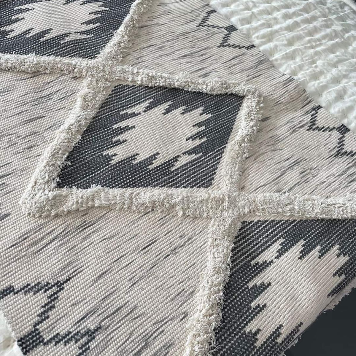 GENERICO - Piecera Kilim - Negra para dormitorio