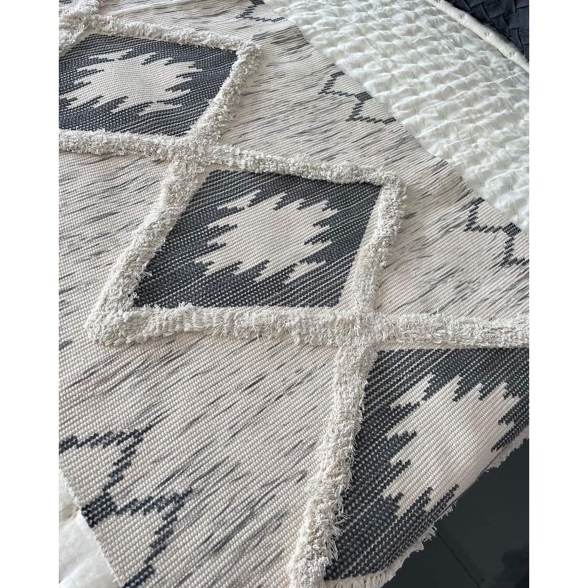 GENERICO - Piecera Kilim - Negra para dormitorio