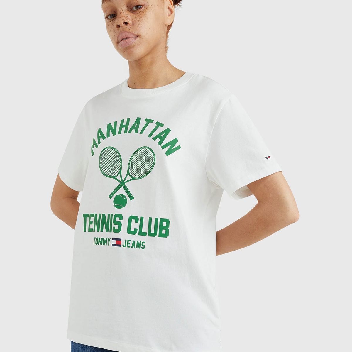 TOMMY HILFIGER - Polera Relaxed Tennis Club Logo Blanco Tommy Hilfiger.