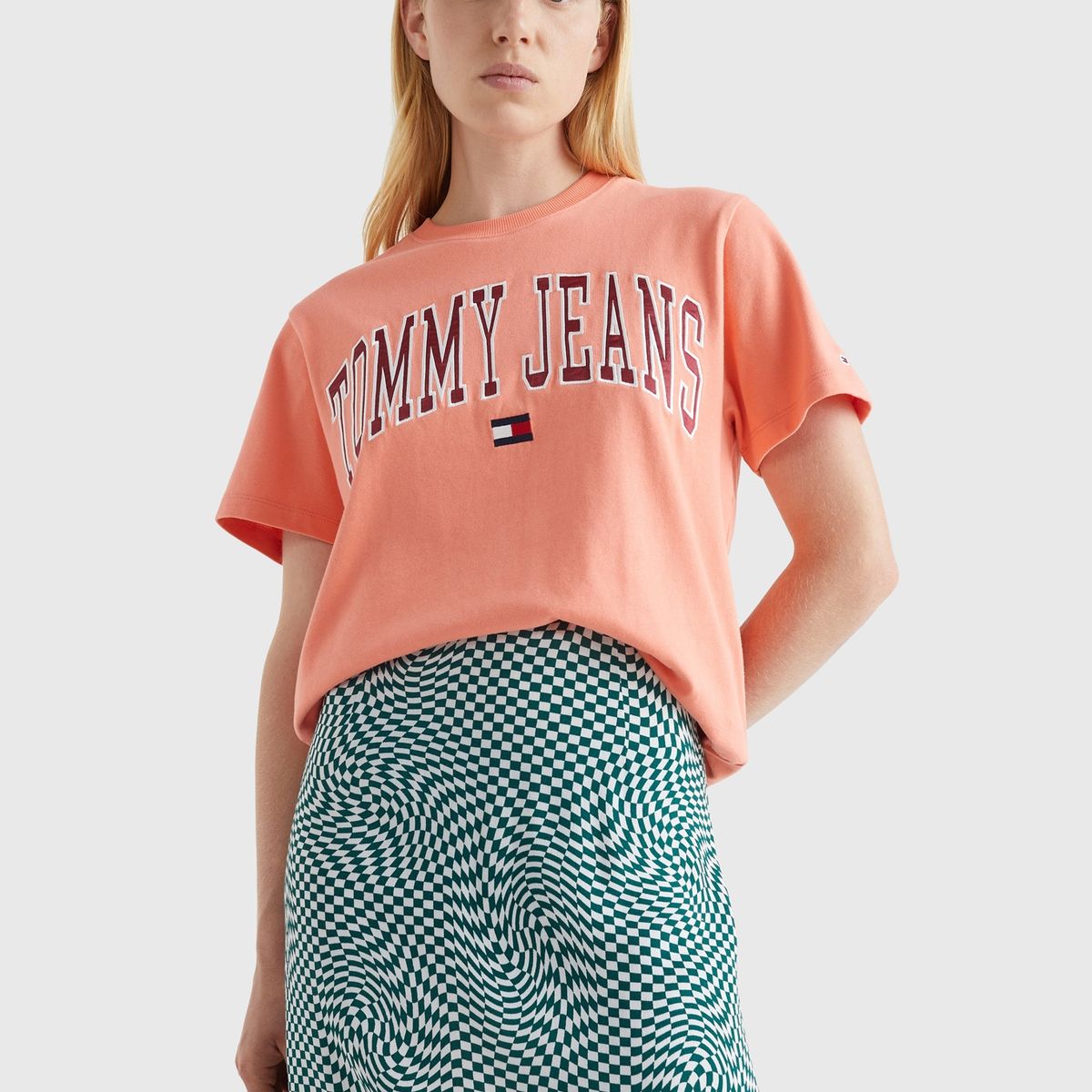 TOMMY HILFIGER - Polera Relaxed Collegiate Logo Damasco Tommy Jeans.