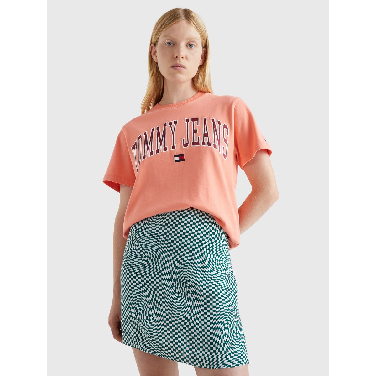 TOMMY HILFIGER - Polera Relaxed Collegiate Logo Damasco Tommy Jeans.