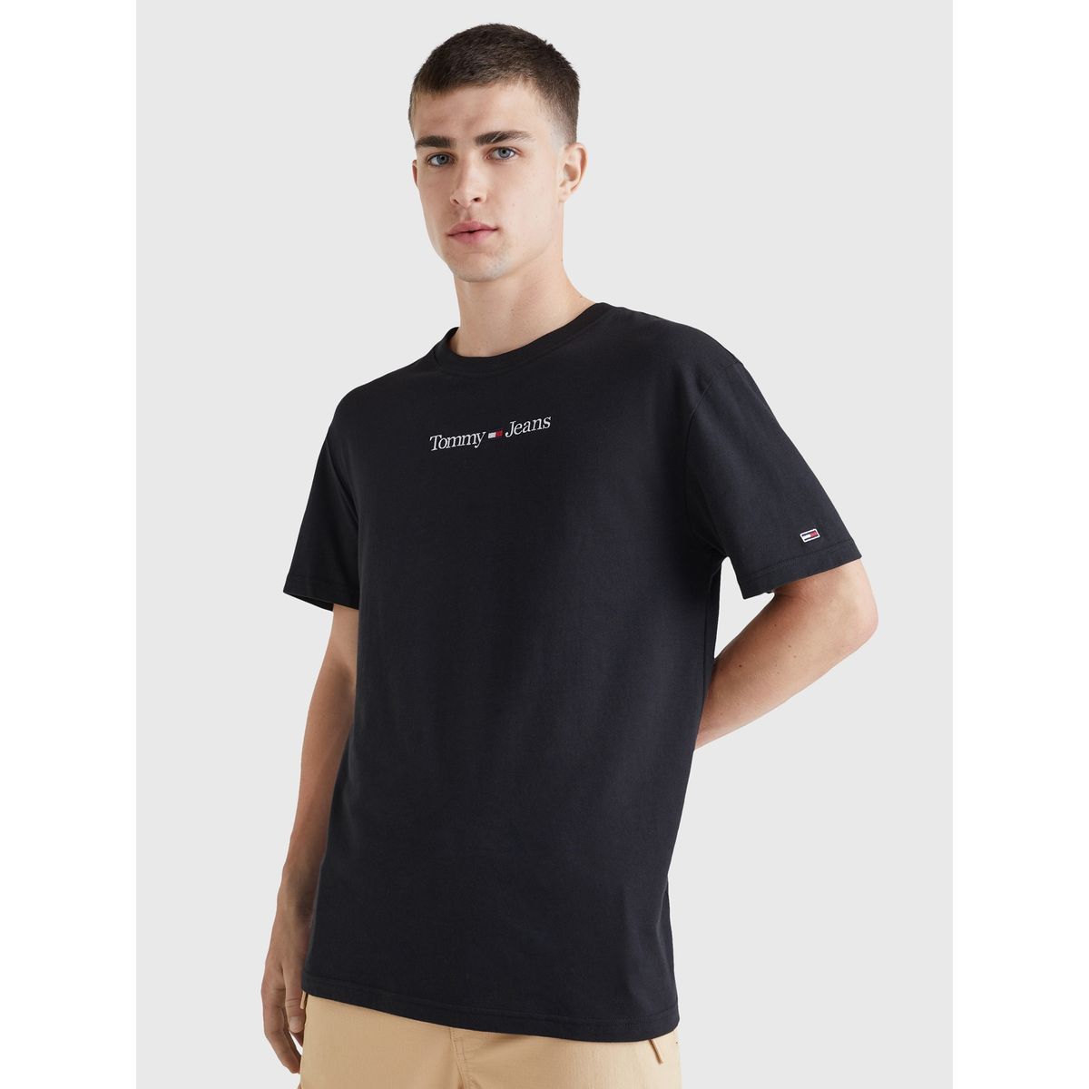 TOMMY HILFIGER - Polera Classic Linear Logo Negro Tommy Jeans.