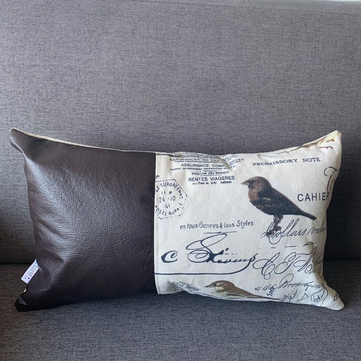 ELIZABETH PEPER - Cojin Decorativo EcoCuero Aves Cafe 50x30 Relleno