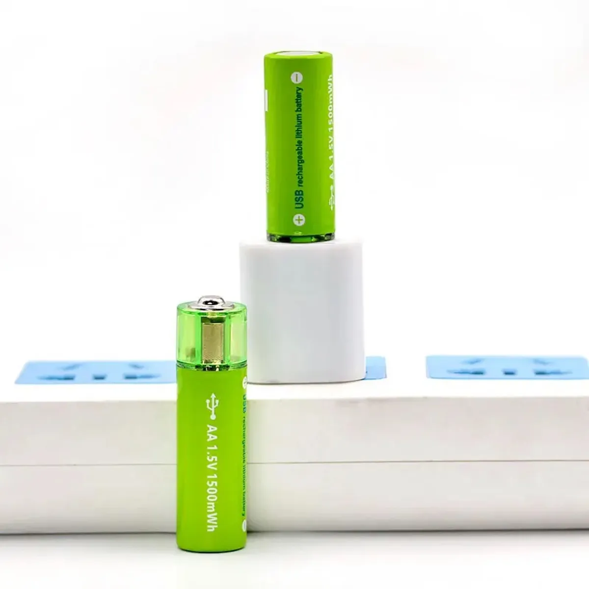 GENERICO - Pack de 4 Pilas AA USB Litio Recargables 1.5V 2200mAh 1200 Cargas